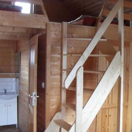 بيت خشبي Letniskowe Marzena مينززدرويه